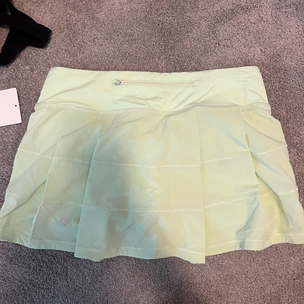NEW WITH TAGS light green lulu lemon skirt